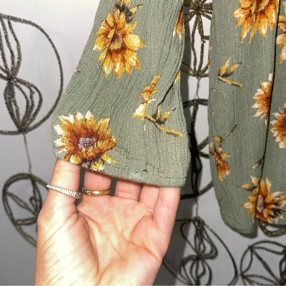 Cutest forever 21 Daisy romper / jumpsuit - Picture 6 of 11